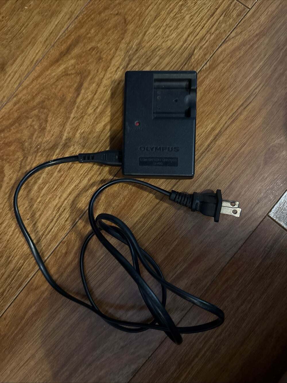 Olympus LI-40C Lithium-Ion Digital Camera Battery Charger